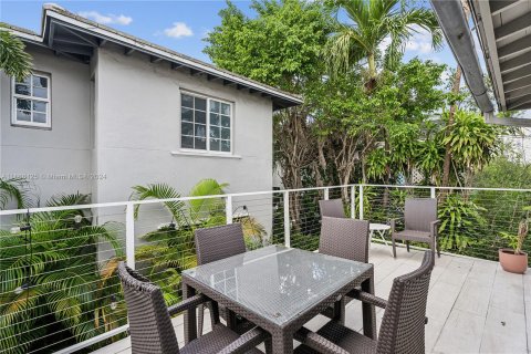 Condo in Miami Beach, Florida, 4 bedrooms  № 1398213 - photo 18