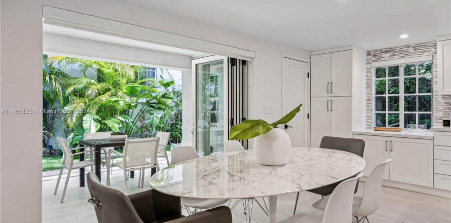 Condo in Miami Beach, Florida, 4 bedrooms  № 1398213