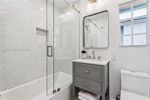 Condo in Miami Beach, Florida, 4 bedrooms  № 1398213 - photo 15