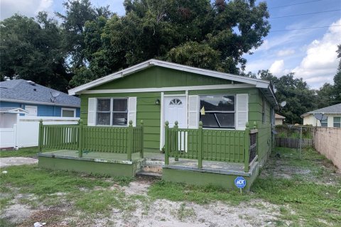 House in Tampa, Florida 3 bedrooms, 102.56 sq.m. № 1361560 - photo 1