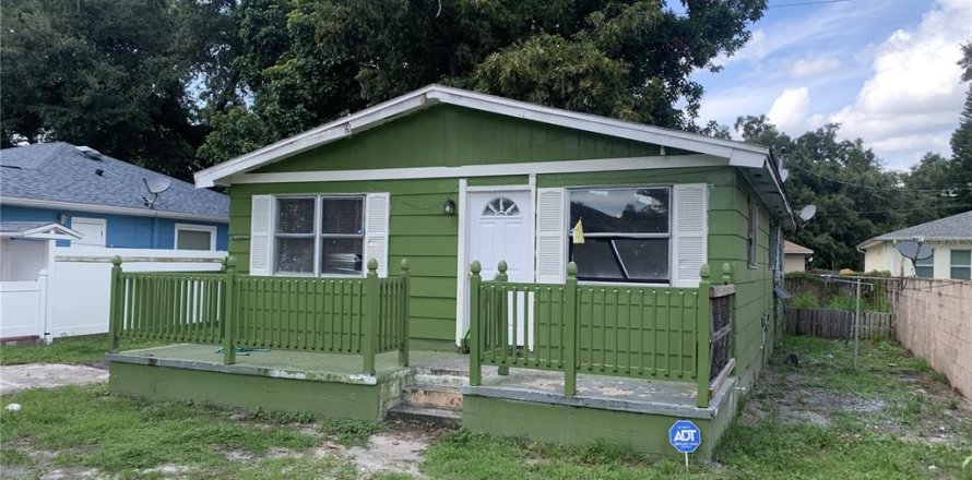 House in Tampa, Florida 3 bedrooms, 102.56 sq.m. № 1361560