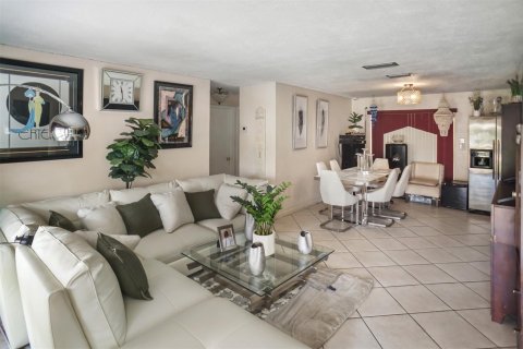 Villa ou maison à vendre à Miramar, Floride: 3 chambres, 104.42 m2 № 1174783 - photo 3