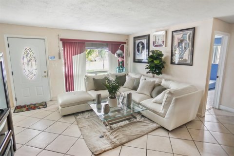 Villa ou maison à vendre à Miramar, Floride: 3 chambres, 104.42 m2 № 1174783 - photo 2