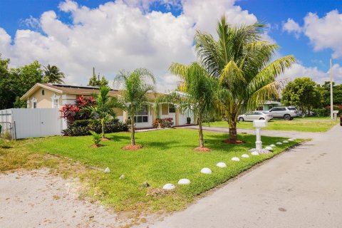 Villa ou maison à vendre à Miramar, Floride: 3 chambres, 104.42 m2 № 1174783 - photo 16