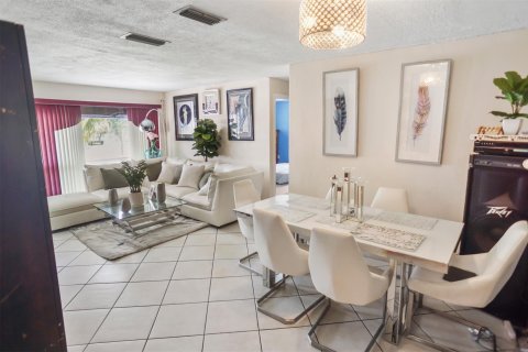 Villa ou maison à vendre à Miramar, Floride: 3 chambres, 104.42 m2 № 1174783 - photo 4