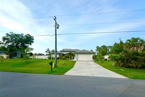 Villa ou maison à vendre à North Port, Floride: 3 chambres, 153.1 m2 № 1245600 - photo 2