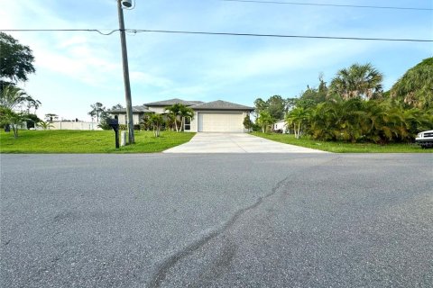 Casa en venta en North Port, Florida, 3 dormitorios, 153.1 m2 № 1245600 - foto 1