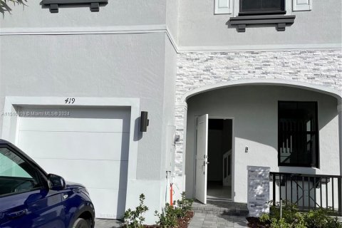 Casa en venta en Miami Gardens, Florida, 4 dormitorios, 164.72 m2 № 975780 - foto 1