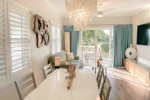 Casa en venta en Marathon, Florida, 2 dormitorios, 72.46 m2 № 1078592 - foto 1