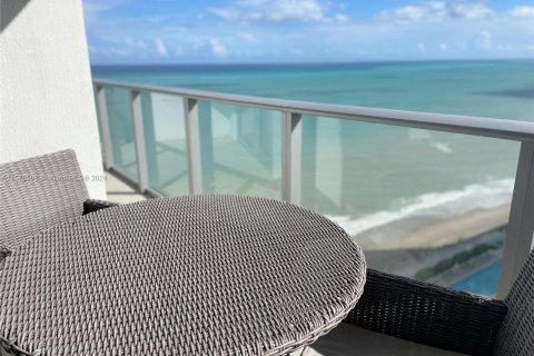 Condominio en venta en Hollywood, Florida, 2 dormitorios, 105.54 m2 № 1154942 - foto 3