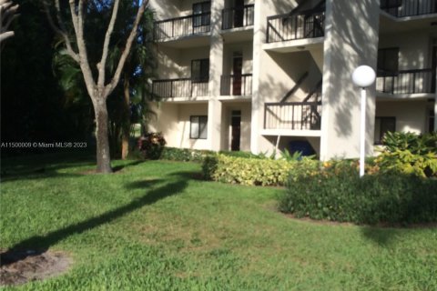 Appartement à louer à West Palm Beach, Floride: 2 chambres, 97.18 m2 № 887470 - photo 1