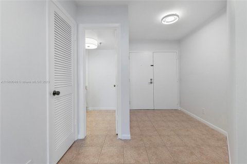 Copropriété à vendre à Hillsboro Beach, Floride: 2 chambres, 195.09 m2 № 887471 - photo 18
