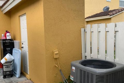 Townhouse in Homestead, Florida 3 bedrooms, 128.02 sq.m. № 1381718 - photo 24