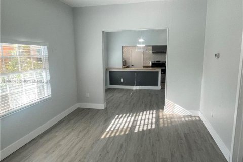 Immobilier commercial à vendre à Miami, Floride: 121.24 m2 № 1381716 - photo 7