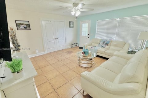 House in St. Lucie, Florida 2 bedrooms, 91.97 sq.m. № 1381671 - photo 5