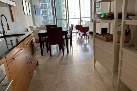 Condo in Miami, Florida, 1 bedroom  № 1381673 - photo 4