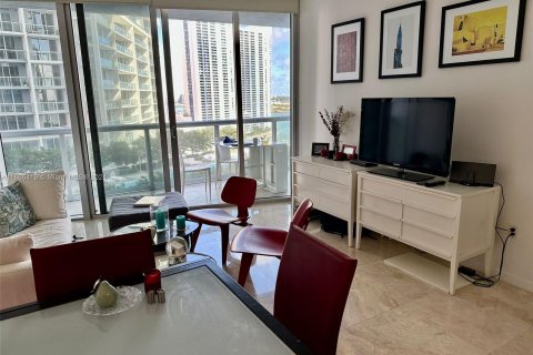 Condo in Miami, Florida, 1 bedroom  № 1381673 - photo 3