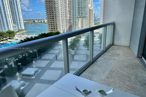 Condominio en venta en Miami, Florida, 1 dormitorio, 68 m2 № 1381673 - foto 1