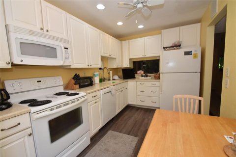 Condo in Sarasota, Florida, 2 bedrooms  № 1371224 - photo 5