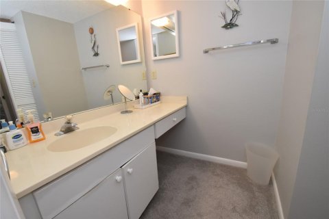 Condo in Sarasota, Florida, 2 bedrooms  № 1371224 - photo 11