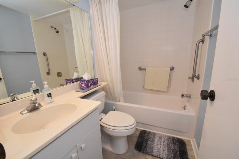 Condo in Sarasota, Florida, 2 bedrooms  № 1371224 - photo 13