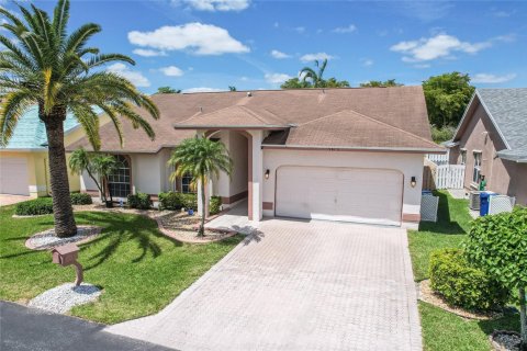 House in Coral Springs, Florida 4 bedrooms, 192.77 sq.m. № 1104697 - photo 5