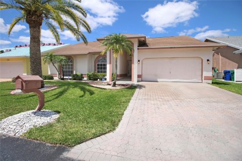 House in Coral Springs, Florida 4 bedrooms, 192.77 sq.m. № 1104697 - photo 4