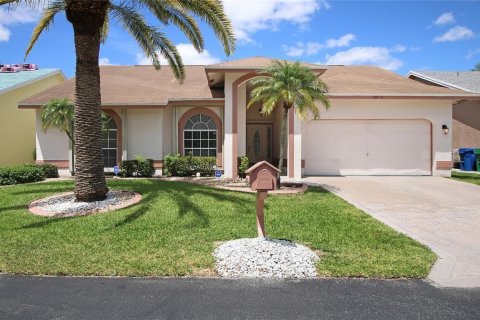 House in Coral Springs, Florida 4 bedrooms, 192.77 sq.m. № 1104697 - photo 1