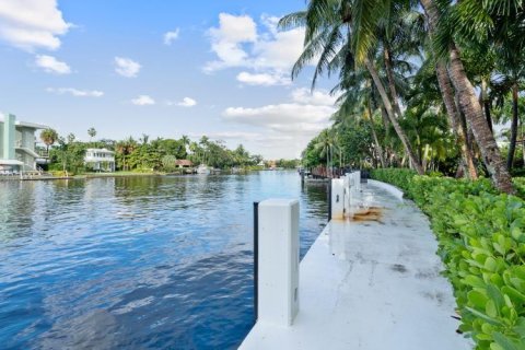 Villa ou maison à vendre à Fort Lauderdale, Floride: 4 chambres, 352.38 m2 № 927865 - photo 1