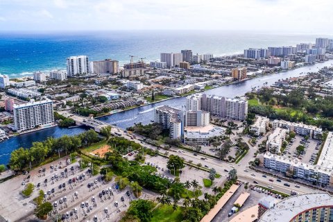 Condo in Pompano Beach, Florida, 2 bedrooms  № 984024 - photo 16