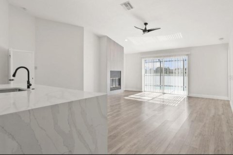 Casa en venta en Tampa, Florida, 4 dormitorios, 151.9 m2 № 1254979 - foto 13