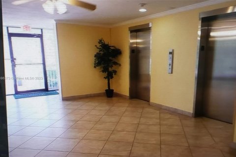 Copropriété à vendre à Sunny Isles Beach, Floride: 1 chambre, 57.6 m2 № 883829 - photo 15