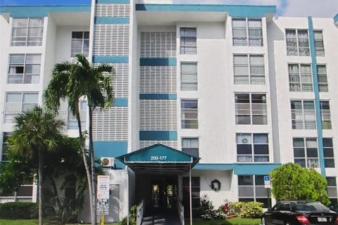 Copropriété à vendre à Sunny Isles Beach, Floride: 1 chambre, 57.6 m2 № 883829 - photo 1