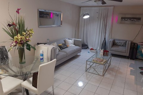 Condo in Sunny Isles Beach, Florida, 1 bedroom  № 883829 - photo 11