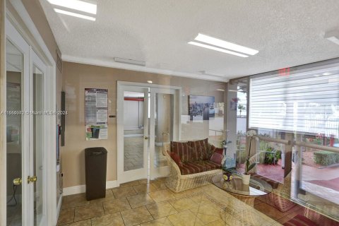 Copropriété à vendre à Miami, Floride: 2 chambres, 92.9 m2 № 1391577 - photo 2