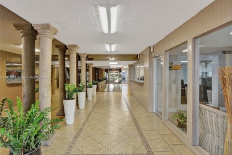 Copropriété à vendre à Miami, Floride: 2 chambres, 92.9 m2 № 1391577 - photo 4