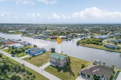 House in Port Charlotte, Florida 3 bedrooms, 220.36 sq.m. № 907987 - photo 21