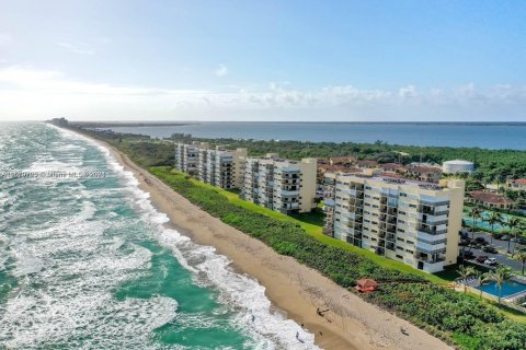 Condo in Jensen Beach, Florida, 2 bedrooms  № 1388034 - photo 1