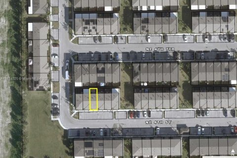 Townhouse in Florida City, Florida 2 bedrooms, 112.23 sq.m. № 1235921 - photo 25