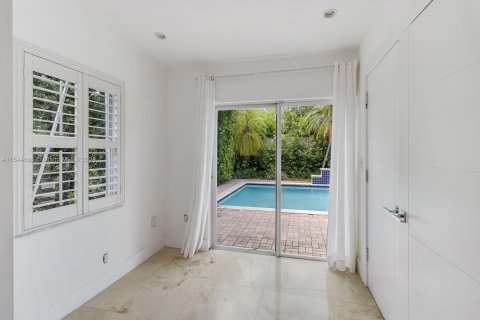 House in Key Biscayne, Florida 4 bedrooms, 265.79 sq.m. № 1320853 - photo 30