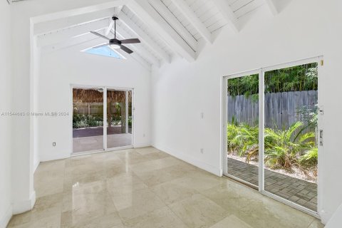 House in Key Biscayne, Florida 4 bedrooms, 265.79 sq.m. № 1320853 - photo 14