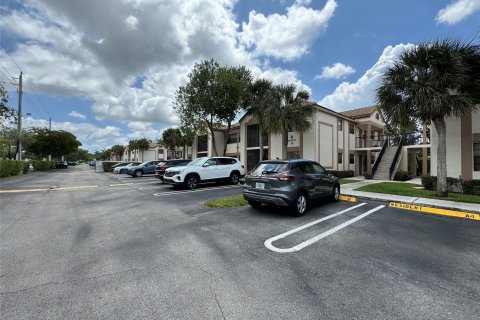 Copropriété à vendre à Coral Springs, Floride: 2 chambres, 58.44 m2 № 1161749 - photo 1