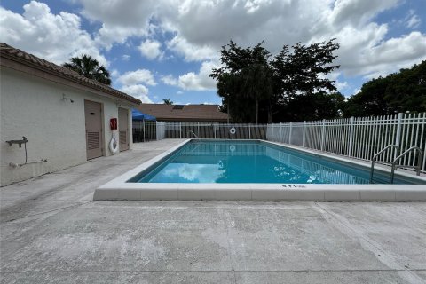 Copropriété à vendre à Coral Springs, Floride: 2 chambres, 58.44 m2 № 1161749 - photo 2