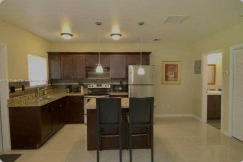 House in Hollywood, Florida 1 bedroom, 69.68 sq.m. № 1356877 - photo 11