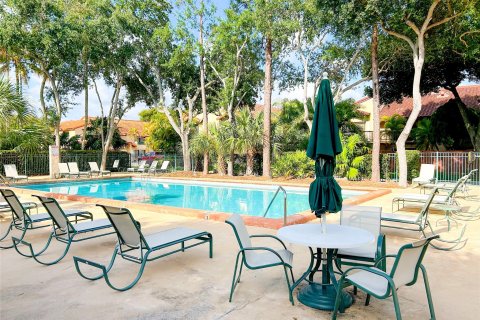 Townhouse in Miami, Florida 2 bedrooms, 107.86 sq.m. № 1172195 - photo 1