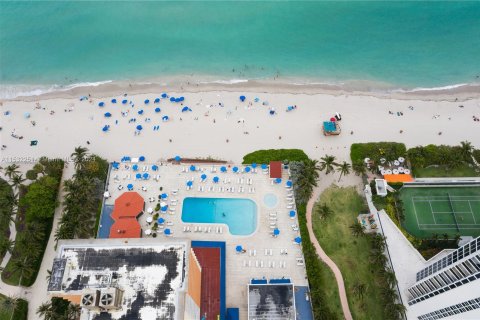 Hotel in Sunny Isles Beach, Florida 33.44 sq.m. № 1004637 - photo 4