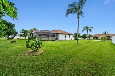 House in Lehigh Acres, Florida 4 bedrooms, 182.27 sq.m. № 1339350 - photo 4