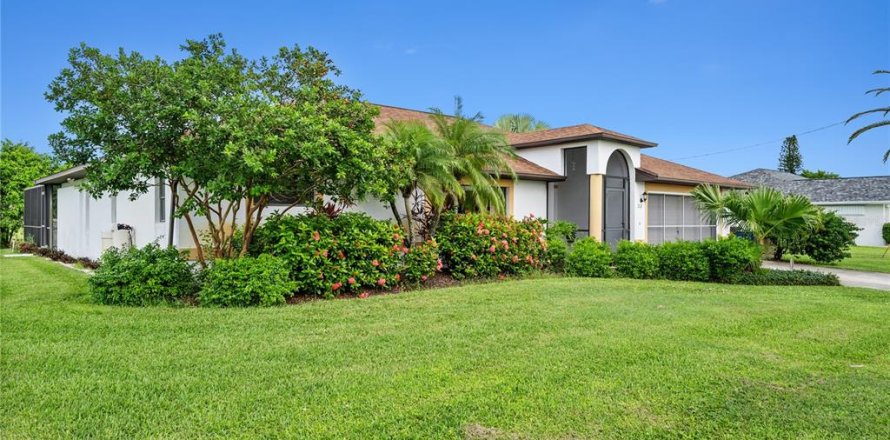 Villa ou maison à Lehigh Acres, Floride 4 chambres, 182.27 m2 № 1339350