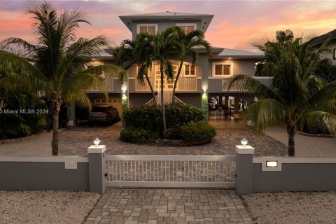 Villa ou maison à vendre à Key Largo, Floride: 4 chambres, 307.13 m2 № 998107 - photo 3
