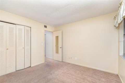 Condo in Deltona, Florida, 2 bedrooms  № 1417407 - photo 17